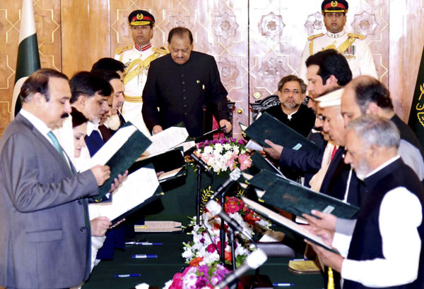 Pakistani president swears in members of new Cabinet