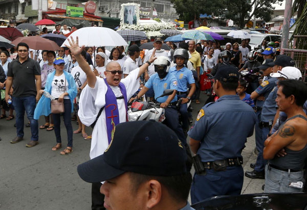 Philippine teenager's burial turns into protest vs killings