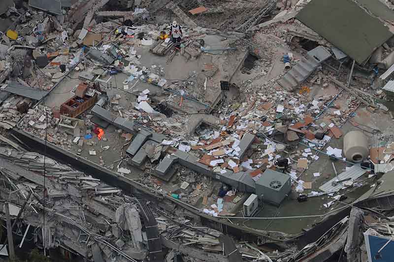 Big quake's death toll rises to 230 in Mexico