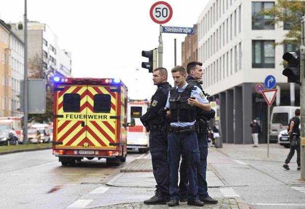 Man with knife attacks 8 people in Munich; suspect arrested