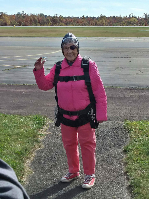 Grandma celebrates 94th birthday by skydiving