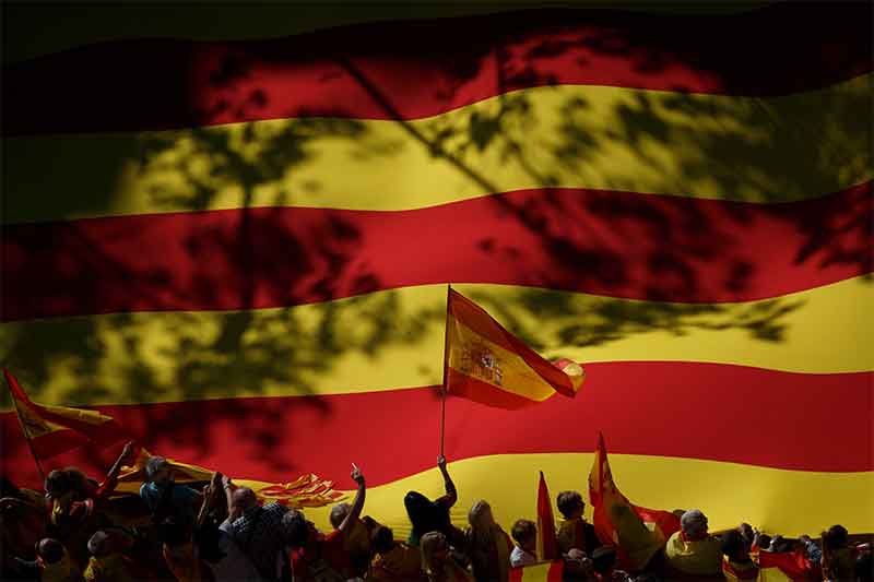 Huge rally in Barcelona rejects Catalan secession bid