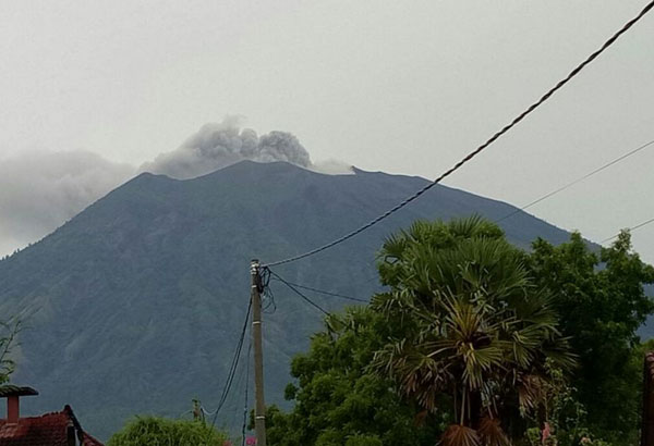 Bali volcano spews ash and steam, alert not raised