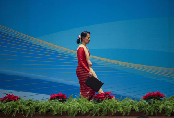 Myanmar's Suu Kyi meets China's Xi as Rohingya censure grows