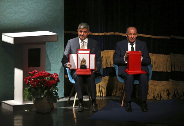 Iran gives Muslim scientist prize to Turkish-French, Iranian