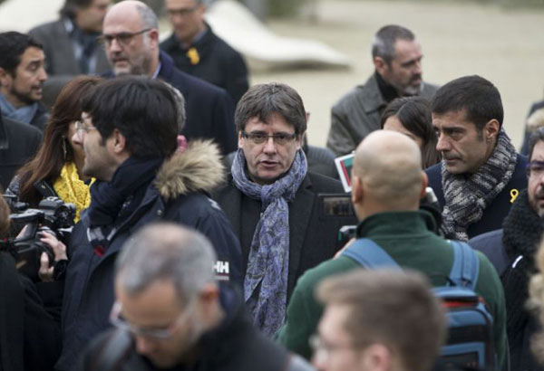 Spain warns Catalan leader against swearing-in from Brussels