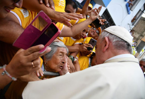 Pope greets prisoners at residence in Peru
