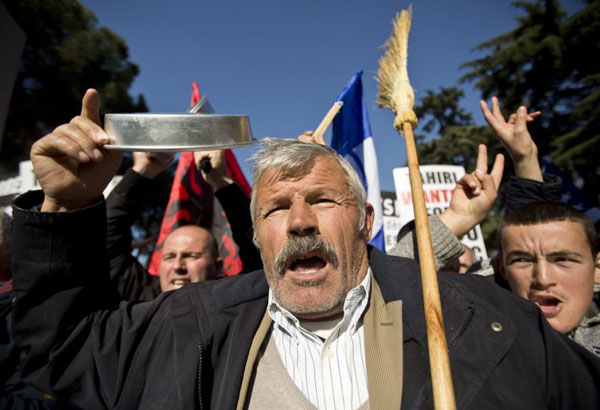 Thousands in Albania rally, call for government to resign