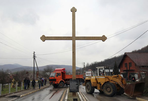 Serbia-Kosovo tensions: Serbs block road, walk out of gov't