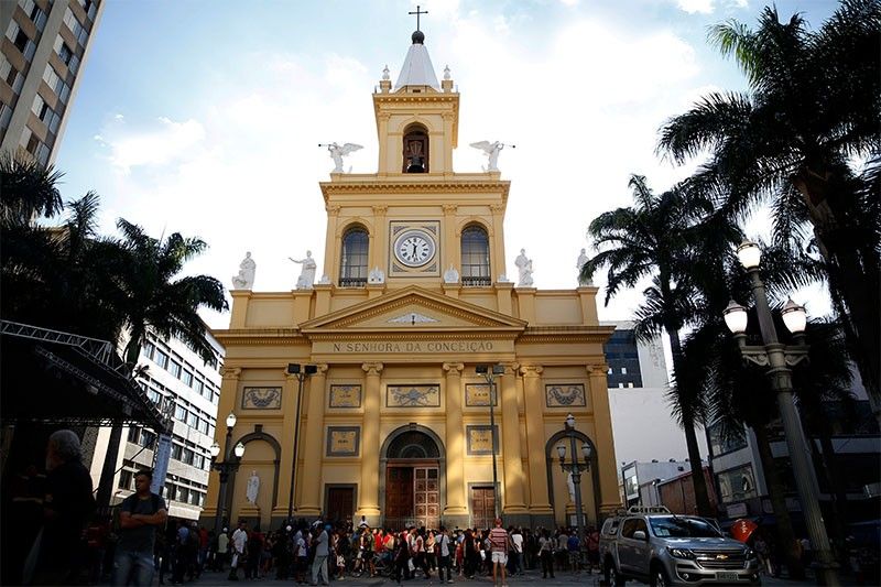 Gunman kills four in Brazil cathedral, commits suicide