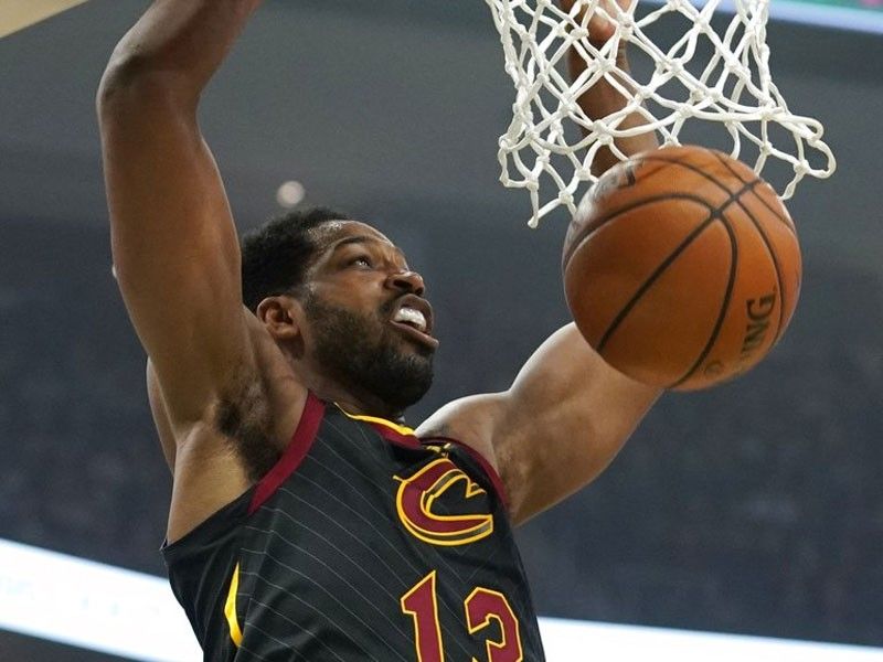 Cavaliers' Thompson could miss month with sprained left foot