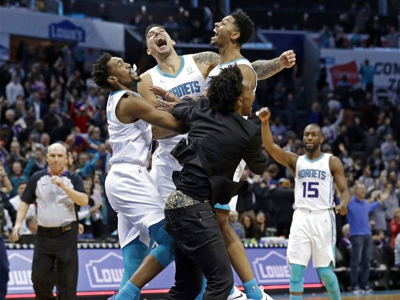 Lamb hits game-winner as Hornets sting Pistons in wild finish