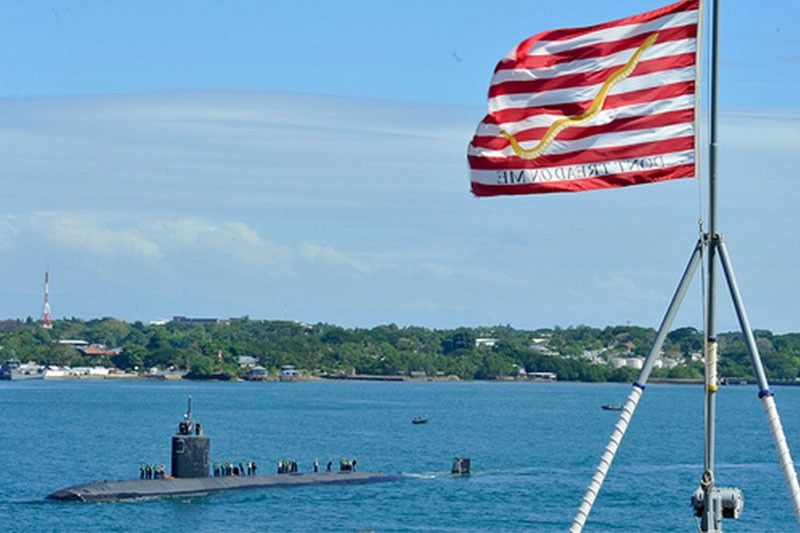 Philippine Navy officials tour US submarine in Palawan