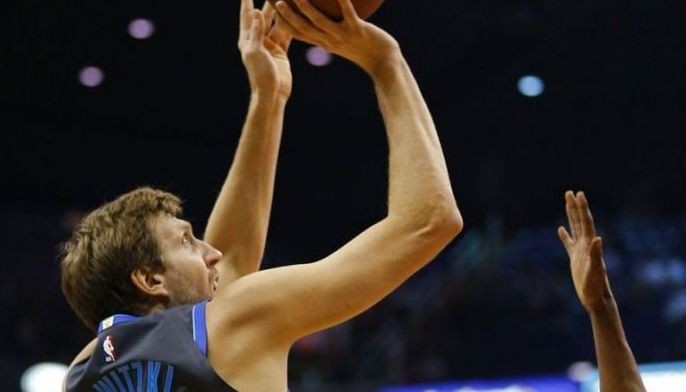 Nowitzki returns but Mavs lose to Suns