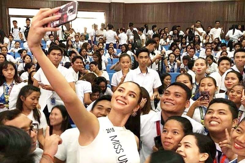 #TeamCatrionaGray: Filipino supporters arrive in Thailand ahead of Miss Universe 2018