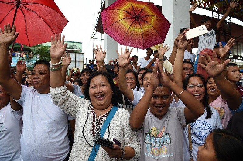 Samar residents celebrate while waiting for return of US-seized bells