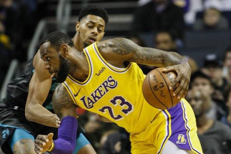 James at ball nagposte ng triple-double para sa Lakers