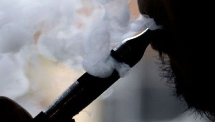 US surgeon general warns teens at risk from e-cigarettes