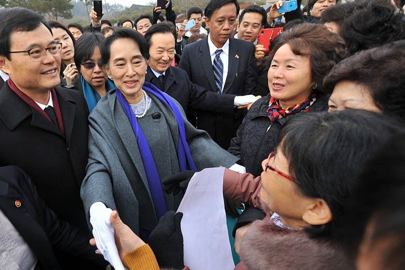 South Korea foundation scraps award for Suu Kyi