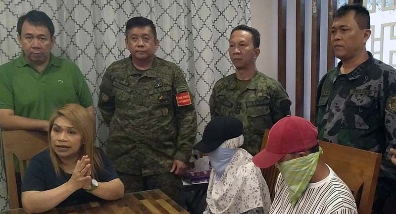 Two teens claiming terrorist ties surrender to Cotabato City mayor