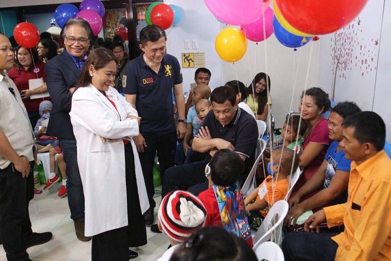 Digong nag-ala Santa sa cancer patients