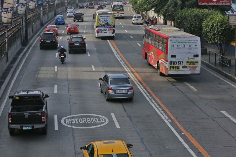 MMDA eyes narrower lanes for EDSA