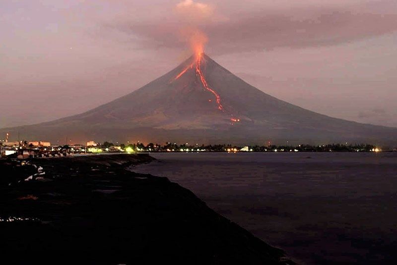 Alert level 2 still up over Mayon Volcano after volcanic earthquake