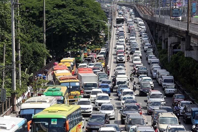 MMDA proposes narrower lanes so more cars can use EDSA