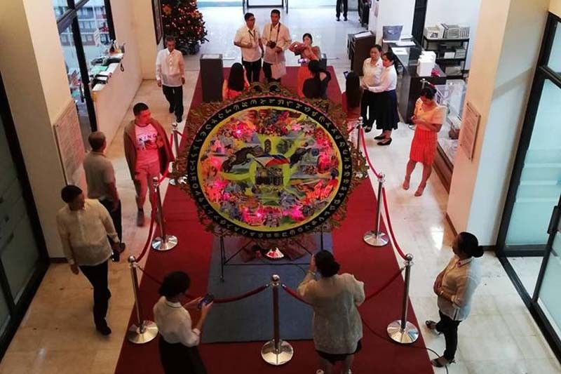 Visitors flock to NHCP for public viewing of Catrionaâ��s national costume