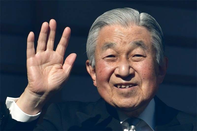 Tears as Japan emperor gives last New Year's address