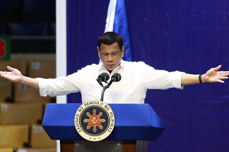 Duterte tells cops, soldiers:  No drinking in public places