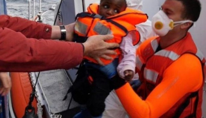 Stranded migrants disembark in Malta after EU deal reached