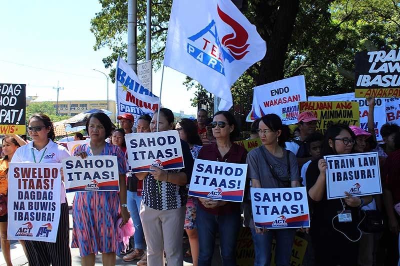 CHR urges DepEd to speak in defense of teachersâ�� group