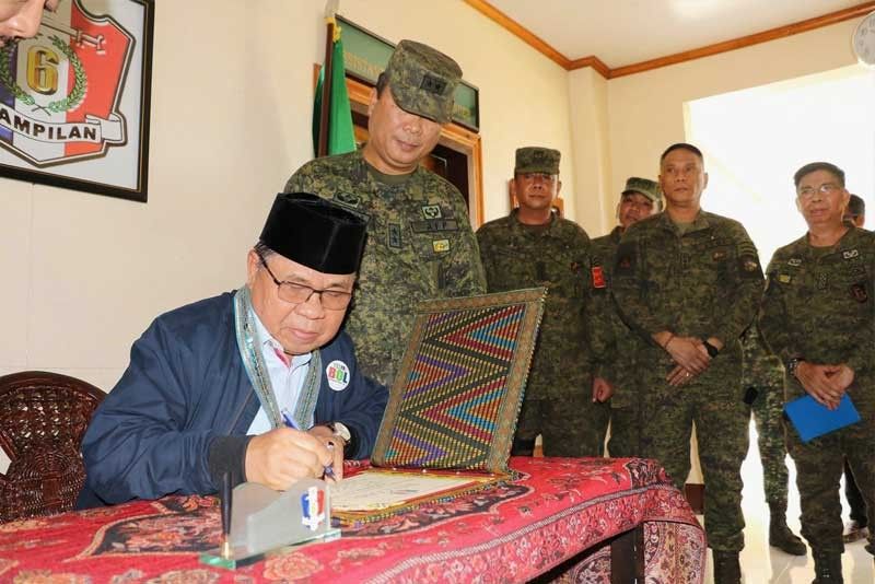 MILF chief sets foot in Maguindanao military camp