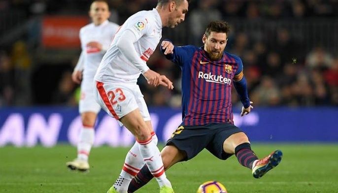 'Monstrous' Messi scores 400th La Liga goal, sends Barca five points clear