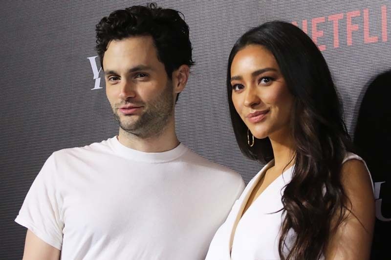 In Photos: â��Youâ�� stars Penn Badgley, Shay Mitchell share light moment with press