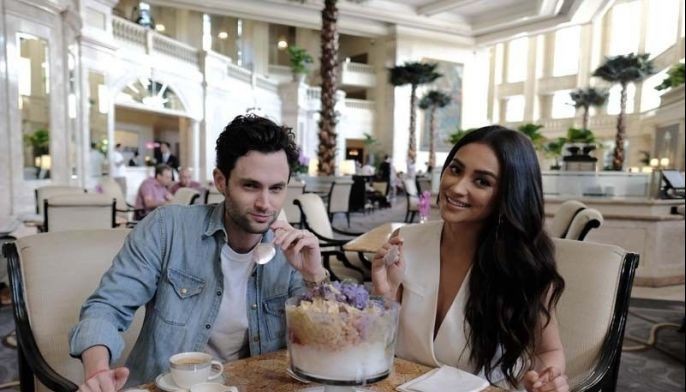 WATCH: 'You' stars Penn Badgley, Shay Mitchell enjoy &lsquo;oversized&rsquo; halo-halo