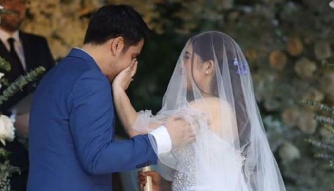 Bagong kasal na sina Jason at Moira ginawan ng kanta ang lovestory