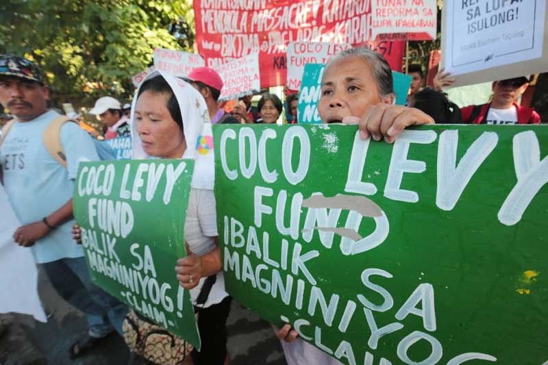 Coconut farmers join bid to block transfer of P1-billion funds