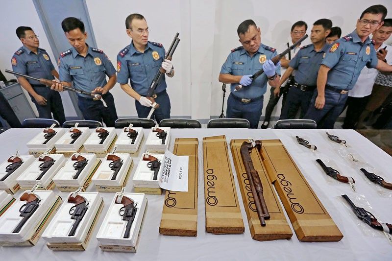 25 guns seized in Malabon; manhunt on for owner