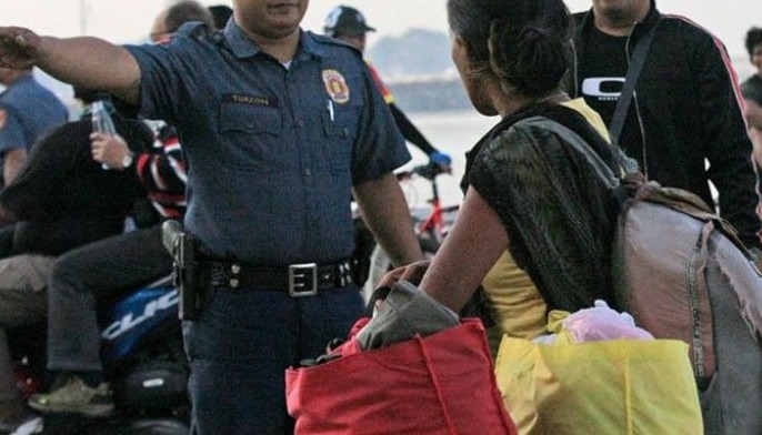 Illegal vendors, tambay sa Baywalk pinalayas