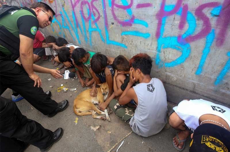 PDEA gets flak for â��paradingâ�� minors