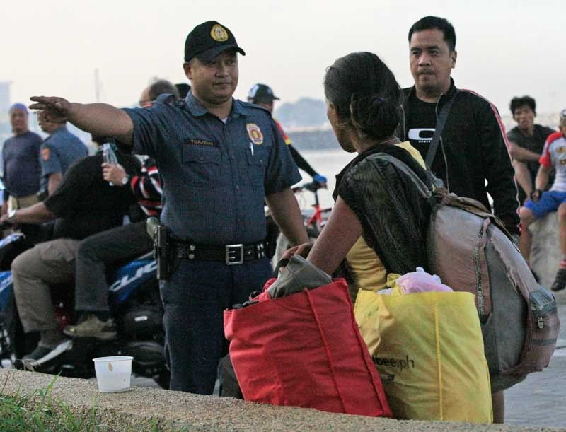 Informal settlers sa Manila Bay, bibigyang ayuda ng PCUP