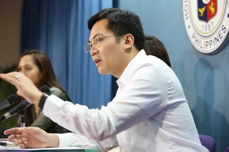 MalacaÃ±ang seeks compromise on common tower issue