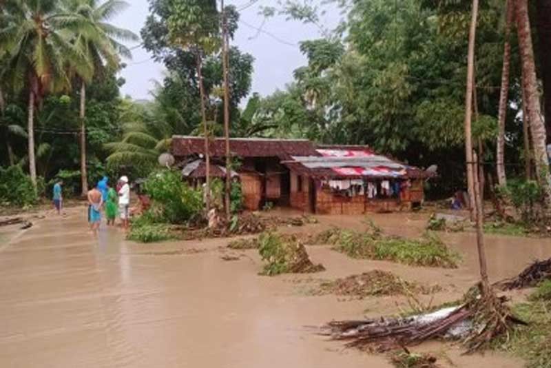 2 die in Mindanao floods, landslides
