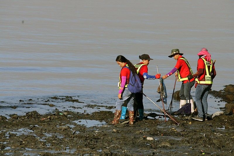 LGUs, barangays told to conduct weekly clean-up drives for Manila Bay rehab