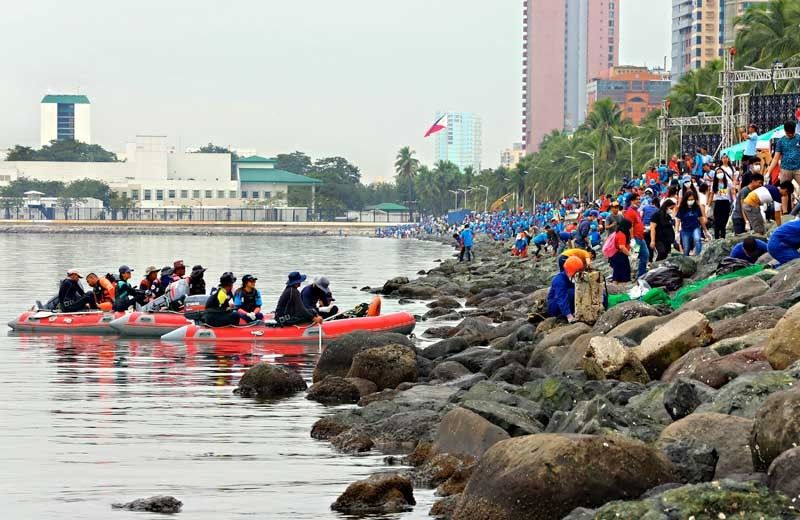 Manila Bay cleanup yields 5 tons of garbage