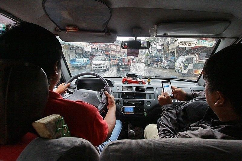 Taxi passengers allowed to pay through phone