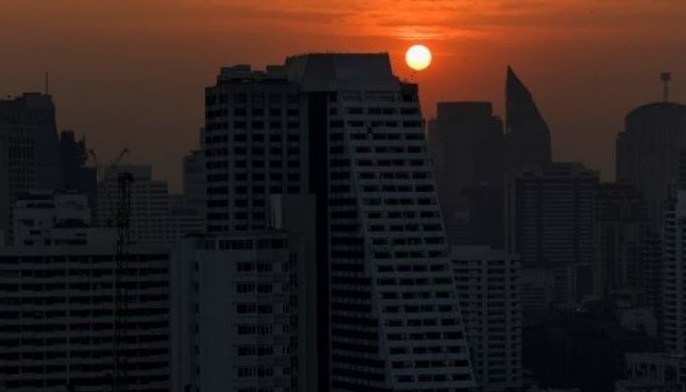 Hundreds of schools to shut as toxic smog chokes Bangkok