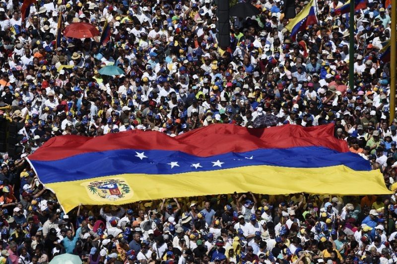 Venezuela's Guaido pressures Maduro over humanitarian aid
